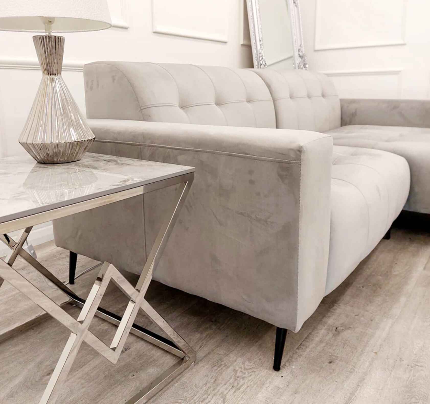 The Oslo Cinema Sofa is available in 2-piece and 3-piece configurations, making it suitable for a variety of room sizes.